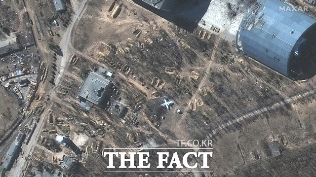 러시아군이 그동안 점령하고 있던 우크라이나 북서쪽 안토노프 공항에서 철수한 것으로 확인됐다. 막사테크놀로지가 제공한 위성 이미지. /AP.뉴시스