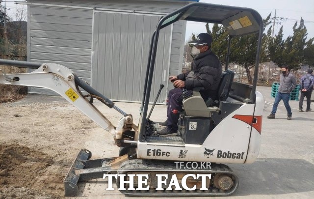 임실군은 농업용 굴착기와 지게차, 스키로더 등 소형 특수농기계의 안전하고 효율적인 사용을 위한 면허취득 교육을 매년 추진해왔다고 4일 밝혔다. /임실군 제공