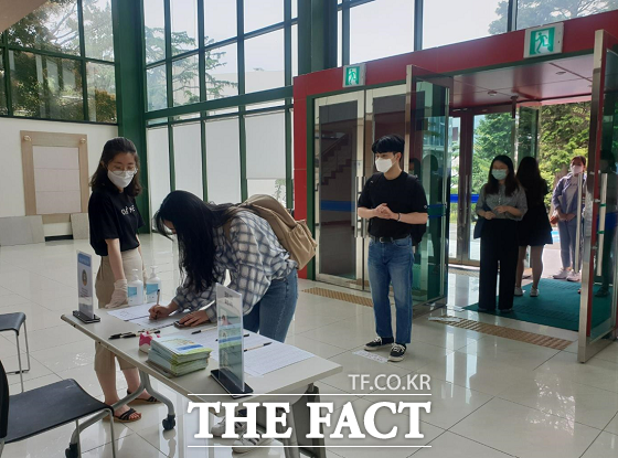 부산대는 지난달 교육부와 한국장학재단이 주관하는 2022년 교·사대생 등 대학생 튜터링, 다문화․탈북학생 멘토링 등 교육기부 프로그램의 주관대학으로 동시에 선정됐다고 4일 밝혔다. /부산대 제공.