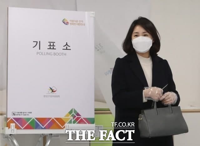 이재명 전 경기지사의 배우자 김혜경씨를 둘러싼 법인카드 유용 의혹을 수사 중인 경찰이 4일 경기도청에 대해 압수수색을 벌이고 있다. /이새롬 기자