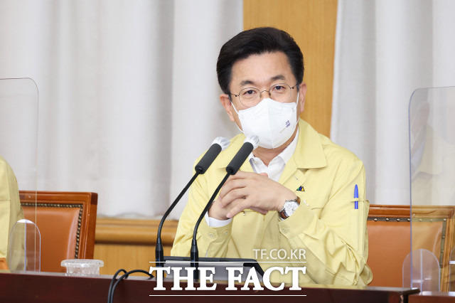 허태정 시장은 5일 시청 대회의실에서 열린 4월 확대 간부회의에서 재선 도전을 표명했다. / 대전시 제공