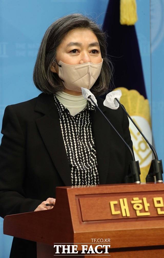 김행 국민의힘 지방선거 공천관리위원회 대변인이 5일 공관위 3차 회의를 마친 뒤 동일 선거구 3번 낙선자 공천 배제 방침을 유지한다고 밝혔다. /국회사진취재단