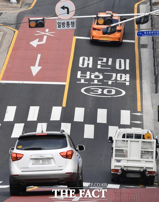 윤석열 당선인의 대통령직인수위원회 측이 지난해 4월 시행된 안전속도 5030 정책의 완화 방침을 밝혔다. 국민 편의를 위해 간선도로에 있는 어린이보호구역의 제한 속도를 탄력적으로 조정한다는 방침이다. /이동률 기자