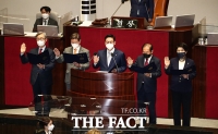  국회 본회의 참석한 '2022 재-보궐선거' 당선 의원들 [TF사진관]