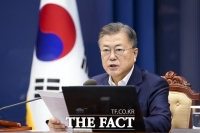 문 대통령 '오미크론 3주째 감소세…국제사회, 우리 일상회복 전략에 주목'