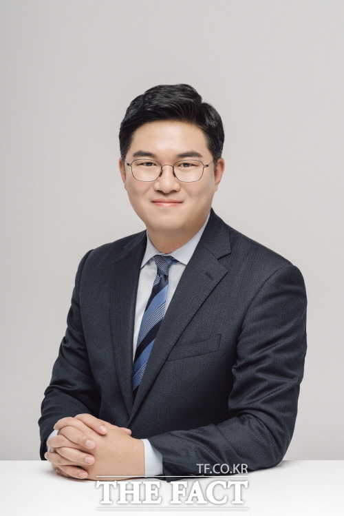 정준호 광주시장 예비후보자는 5일 환경노동자를 환경공무관으로 격상하고, 노동자의 근로 처우 개선을 최우선 과제로 삼겠다며 환경 노동자를 위한 ‘을(乙) 지킴이’ 1호 공약을 발표했다./정준호 제공