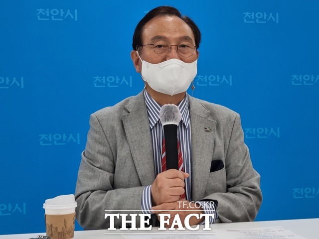 박상돈 천안시장이 대통력직인수위원회에 천안지역 부동산 조정지역 지정 해제를 건의했다고 밝혔다. / 천안=김경동 기자