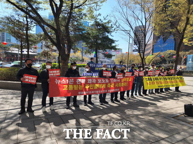 뉴스통신사인 뉴스1의 허위사실보도로 피해를 겪는 전남 영광군민들이 뉴스1 서울 본사를 방문해 김상풍 광주전남취재본부 대표의 부도덕성과 비윤리성을 고발하고 책임있는 사과와 조치를 요구했다./영광SRF쓰레기발전소 반대 범군민대책위원회 제공