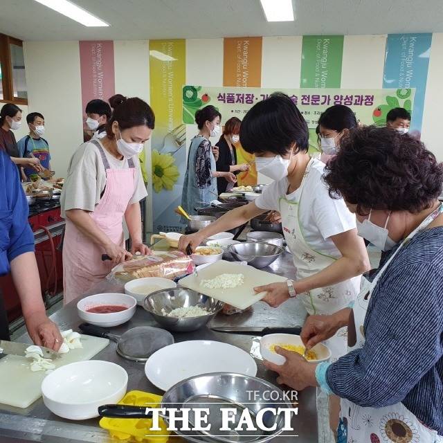 장성군이 농식품가공 전문가 양성을 위해 ‘식품저장‧가공기술전문가 과정’ 교육을 추진한다./장성군 제공