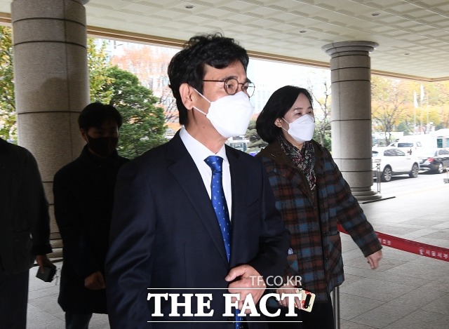 한동훈 검사장(사법연수원 부원장)이 노무현재단 계좌를 들여다봤다는 취지로 발언해 명예훼손 혐의로 기소된 유시민 전 이사장에게 검찰이 징역 1년을 구형했다. /이동률 기자