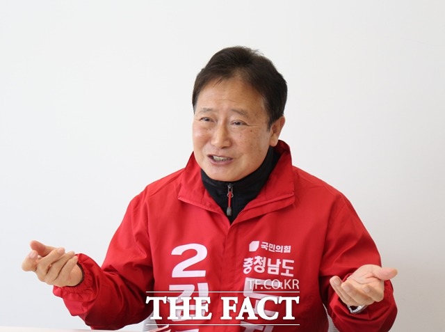 김동완 충남도지사 예비후보가 당지도부의 김태흠 의원의 도지사 출마 권유와 관련해 성명을 발표하고 강하게 비판했다. / 내포 = 김아영 기자