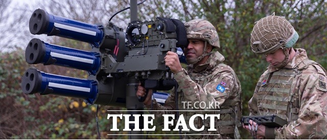 영국이 영국육군에 베치된 단거리 지대공 미사일 체계 스트스트리크를 우크라이나에 추가로 공급하기로 결정했다.영국 병사가 스타스크리크 단거리 지대공 미사일을 조준하고 있다.사진=탈레스그룹