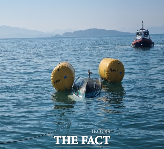 9일 제주지방해양경찰청에 따르면 수색당국은 이날 오전 11시 18분께 제주 마라도 남서쪽 약 370㎞ 인근 해상에서 시신 1구를 수습했다. /더팩트DB