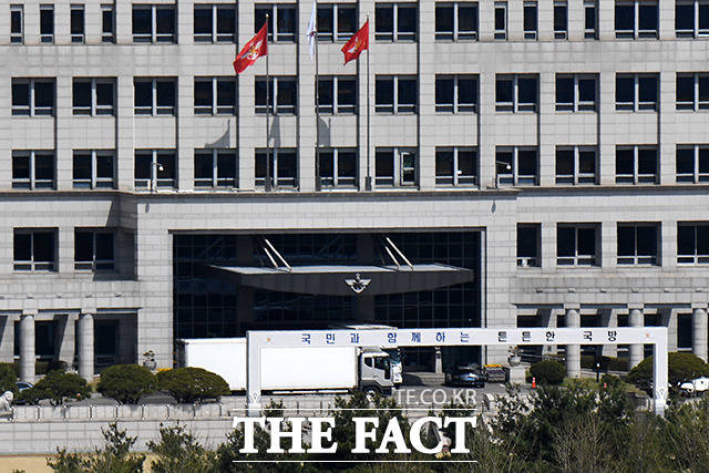 대통령 취임식을 한 달여 앞둔 11일 오후 서울 용산구 국방부에서 대통령 집무실 이전에 따른 국방부 청사 이사 작업이 진행되고 있다. /남용희 기자