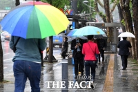 [오늘의 날씨] 평년보다 5∼10도 높은 기온…중부지방 오후에 비