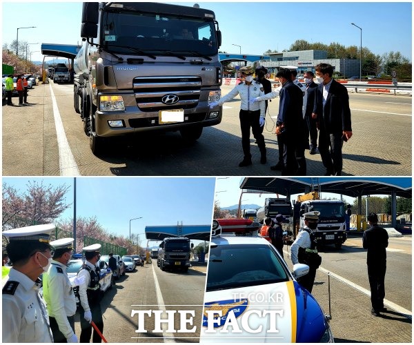 전북경찰청 고속도로순찰대 제9지구대는 유관기관과 익산-장수고속도로 완주 톨게이트에서 대형사고 예방을 위한 합동 단속 및 홍보활동을 실시했다고 12일 밝혔다. /전북경찰청 제공