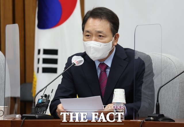 성일종 국민의힘 정책위의장은 12일 MBC 라디오 김종배의 시선집중에서 BTS 병역특례법과 관련해 양당 간사 간 협의가 있었다고 밝혔다. /남윤호 기자