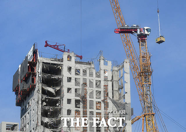 광주 학동 재개발4구역 철거건물 붕괴사고와 관련해 서울시는 HDC현대산업개발에 도합 1년 4개월의 영업정지 처분을 내렸다. /이동률 기자