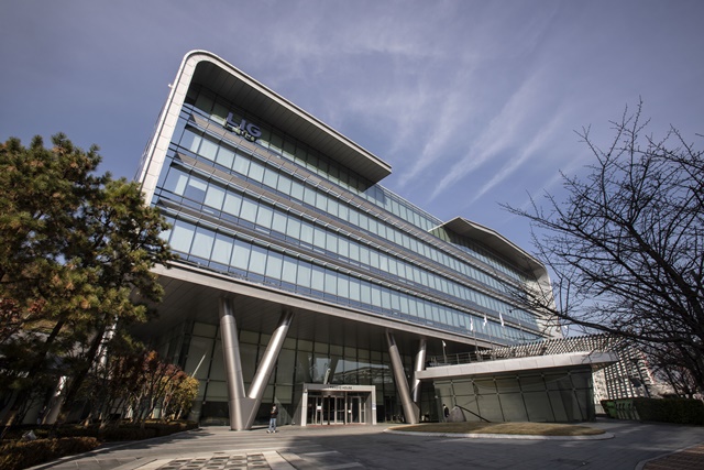 LIG넥스원이 우리 군의 감시정찰 능력 강화에 크게 기여할 백두체계 능력 보강 2차 사업에 본격 참여한다. /LIG넥스원 제공