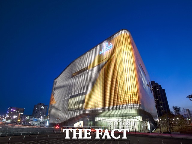 갤러리아백화점 센터시티가 봄 정기세일을 맞아 주말 특집전을 개최한다. / 갤러리아백화점 센터시티 제공