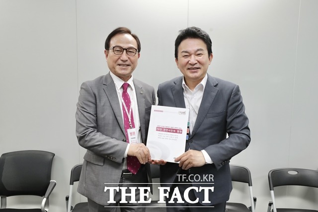 박상돈 천안시장이 지난 13일 원희룡 국토부장관 내정자를 만나 GT-C노선 천안 연장을 건의했다. / 천안시 제공