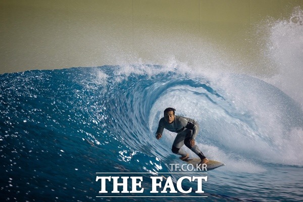 야외 서핑장 웨이브파크가 오는 16일 서프존과 다이빙존을 재개장한다./웨이브파크 제공