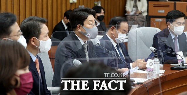 권성동 국민의힘 원내대표가 15일 국회에서 열린 원내대책회의에서 발언하고 있다. /국회사진취재단