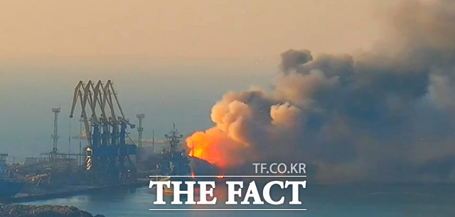 러시아 흑해함대 기함인 모스크바 순양함이 14일(현지시간) 우크라이나 군의 공격으로 침몰한 가운데 러시아 국방부가 침몰 사실을 확인했다. /유튜브 World News Today 캡쳐