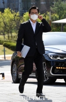  청문회 준비 사무실 출근하는 정황근 농림축산식품부 장관 후보자 [TF사진관]