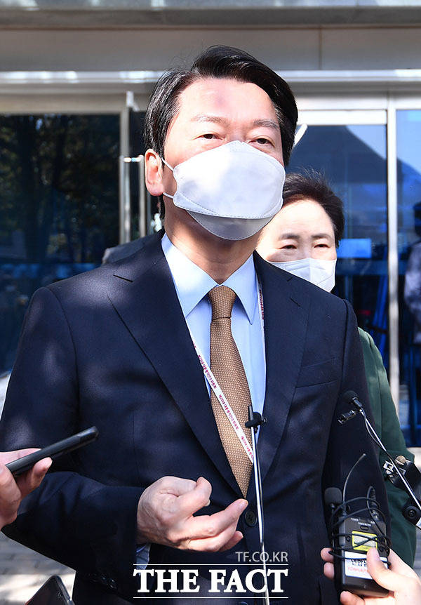 윤석열 당선인 대통령직인수위원장인 안철수 국민의당 대표가 국민의힘과의 합당 문제에 당직자들에 대한 미세한 조정 부분들이 남았다며 합당 선언은 그렇게 오래 걸리지 않을 것이라고 말했다. /남윤호 기자