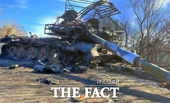 우크라이나군에 처참하게 파괴된 러시아 전차. /오릭스블로그