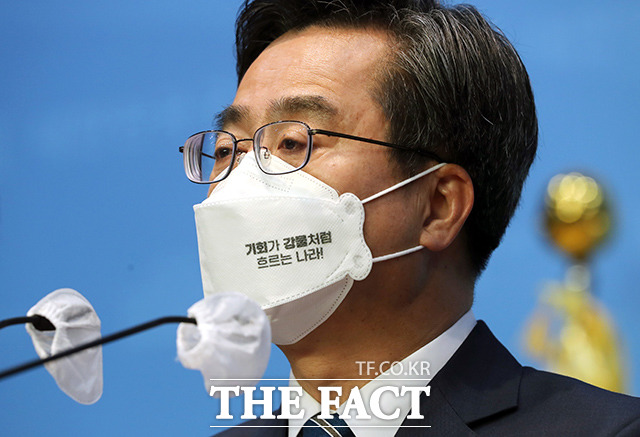 김동연 더불어민주당 경기도지사 예비후보는 18일 이재명 상임고문과 정치교체 실천에 대해 의견을 나누고 있다고 밝혔다./이선화 기자