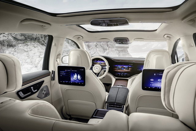 더 뉴 EQS SUV의 실내는 전동으로 조절 가능한 2열 시트와 2개의 좌석이 탑재된 3열 시트를 선택 사양으로 제공한다. /메르세데스-벤츠 제공