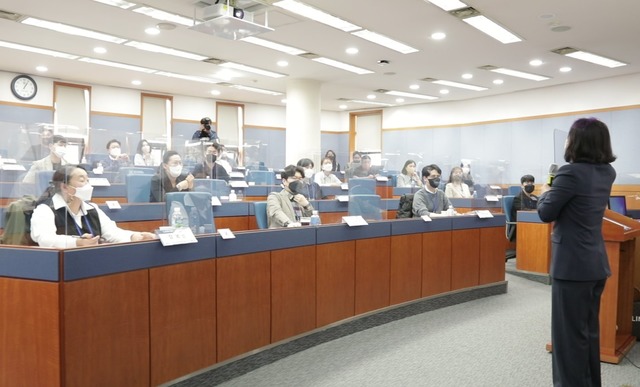 지난 14일 연세대학교 상남경영관에서 MFS 코스 1기에 입과한 CJ프레시웨이 임직원들이 교육을 수강하고 있다. /CJ프레시웨이 제공