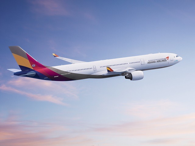 아시아나항공의 경우 다음달 국제선 유류할증료 3만5400~19만7900원이 부과된다. /아시아나항공 제공