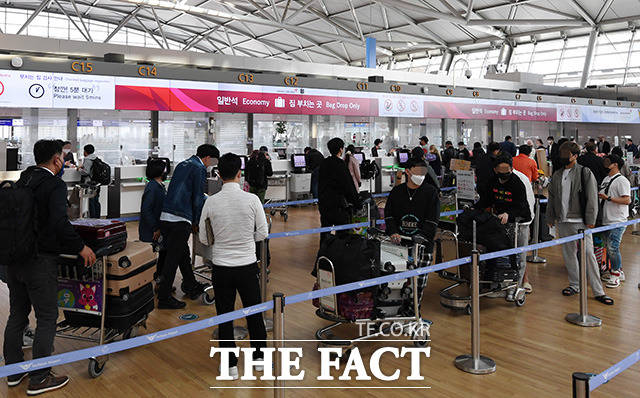 인천국제공항공사는 올 하반기 중으로 제1여객터미널과 제2여객터미널 면세점 입찰을 진행할 예정이다. 사진은 지난 4월 15일 인천국제공항의 모습. /남용희 기자