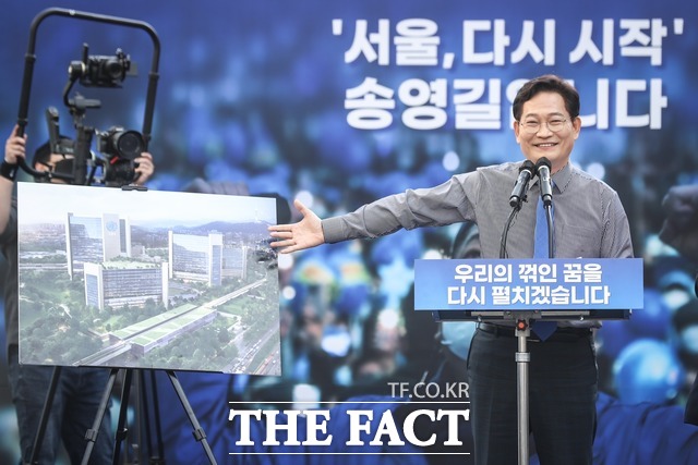 송영길 전 더불어민주당 대표는 당이 전략공천심사위 심사 결과 유출 건에 대해 징계 명령을 내리자 비판했다. 자신의 공천 배제 방침에 대해서도 현명한 결정을 기대한다고 압박했다. /송영길 의원실 제공