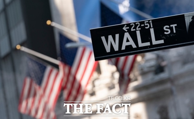 19일(현지시간) 뉴욕 증권거래소(NYSE)에서 다우존스30산업평균지수는 전장 대비 1.45%(499.51포인트) 상승한 3만4911.20으로 거래를 마쳤다. 이날 시장은 기업들이 나타낸 실적과 국채금리 상승세 등에 영향을 받았다. /AP.뉴시스