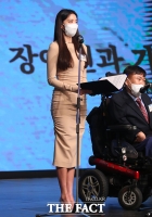  '장애인인권헌장' 낭독하는 배우 오윤아 [포토]