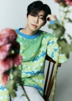  임영웅, 꽃보다 화사한 비주얼…콘셉트 사진 공개