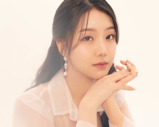 앨리스가 멤버 가린이 손글씨로 적은 신곡 내안의 우주 가사지를 공개했다. /아이오케이컴퍼니 제공