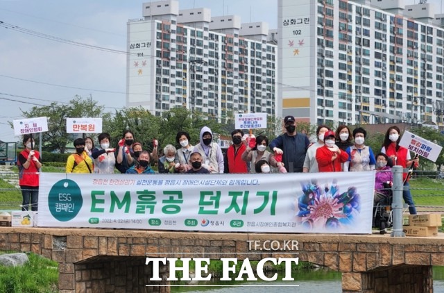 정읍시 장애인종합복지관 관계자는 “이번 행사를 위해 귀한 시간을 내준 장애인시설단체 회원들에게 감사드린다”며 “앞으로도 ESG(환경, 사회적 책임, 청렴한 운영) 캠페인을 통해 지역사회와 소통하고 연결하며 함께 성장하는 기관이 되도록 노력하겠다”고 말했다. / 정읍시 제공