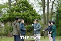  '지구의 날' 맞아 국립수목원 찾은 文 