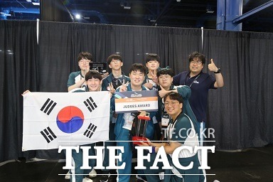 광주 광덕고 오소프 동아리가 한국 대표로 출전한 로봇대회서 심판들이 선정한 최고의 팀으로 선정됐다./광주시 교육청 제공