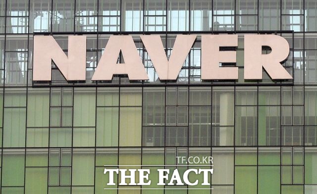 네이버(NAVER)는 25일 전 거래일(30만 원) 대비 3.83%(1만1500원) 하락한 28만8500원에 거래를 마쳤다. /더팩트 DB