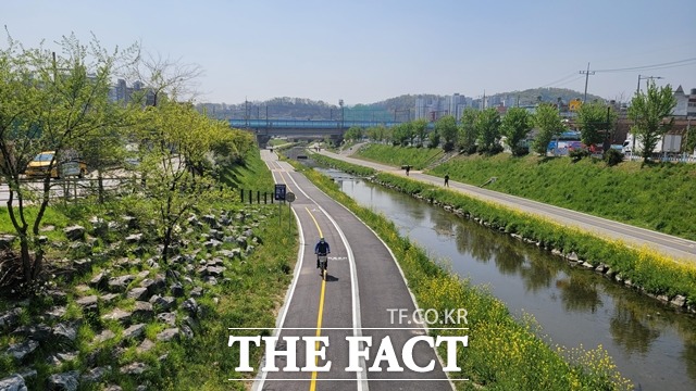 단절된 자전거 도로가 연결된 천안천 자전거도로 모습. / 천안시 제공