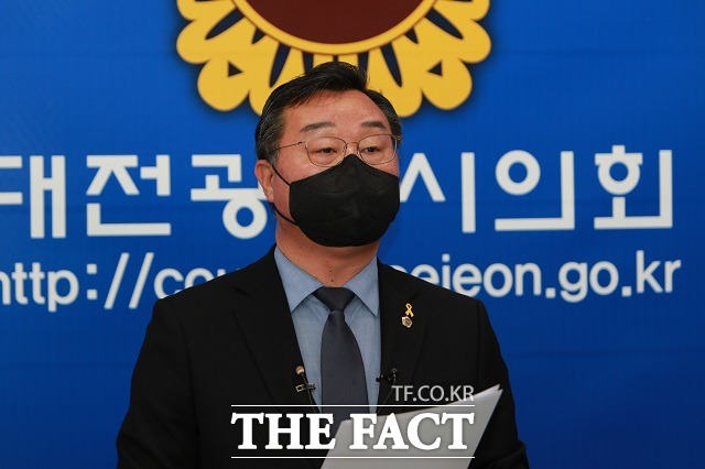 홍종원 대전시의원이 25일 대전시의회 기자실에서 기자회견을 열고 경선에 대한 입장을 밝히고 있다. / 대전 = 김성서 기자