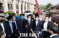  '국방부는 집무실 공사중'…현장 점검 나온 민주당 [TF사진관]