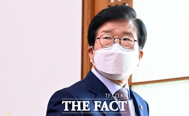 박병석 국회의장은 27일 검수완박과 관련해 국민의힘에 유감을 표한다면서도 본회의를 소집한다고 밝혀, 입법을 예고했다. /이선화 기자