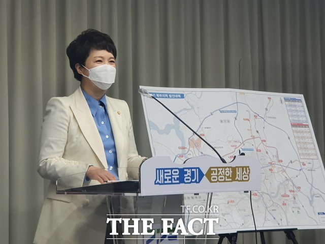 국민의힘 김은혜 경기지사 후보가 28일 국회의원직(성남 분당갑)을 사퇴했다. 사진은 김 후보가 20일 경기도청 북부청사에서 기자회견을 열고 경기북부 성장전략을 발표하고 있는 모습. /의정부=김성훈 기자